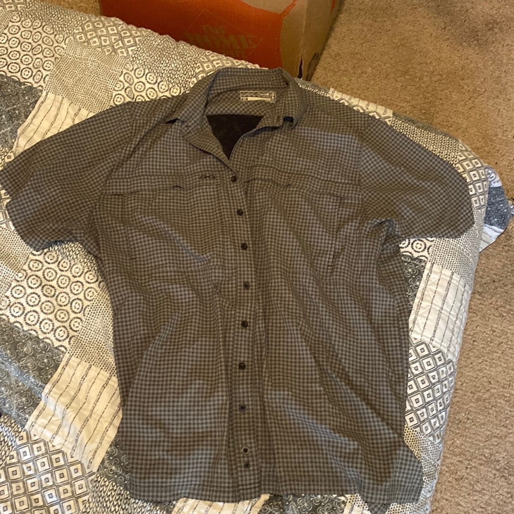 It’s a light weight gg 3X dark gray very nice material